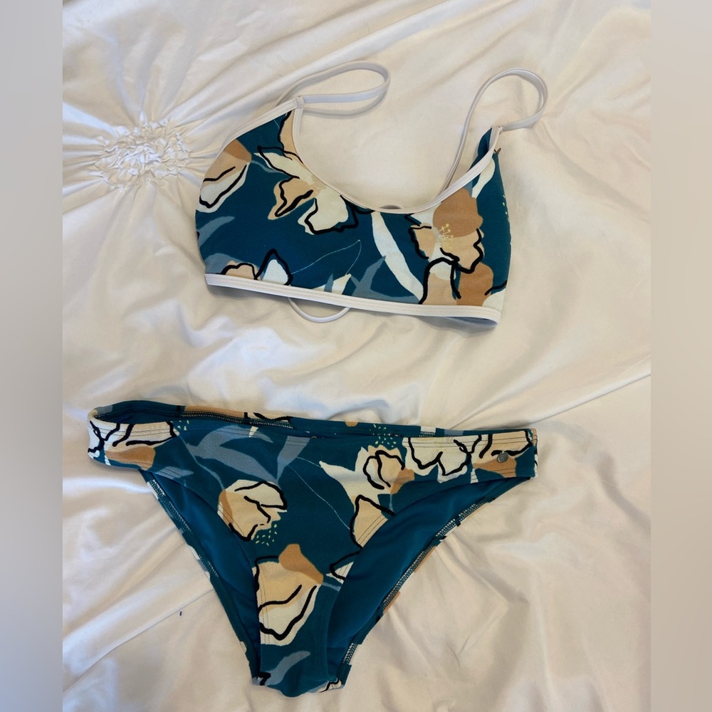 Roxy bikini set!!